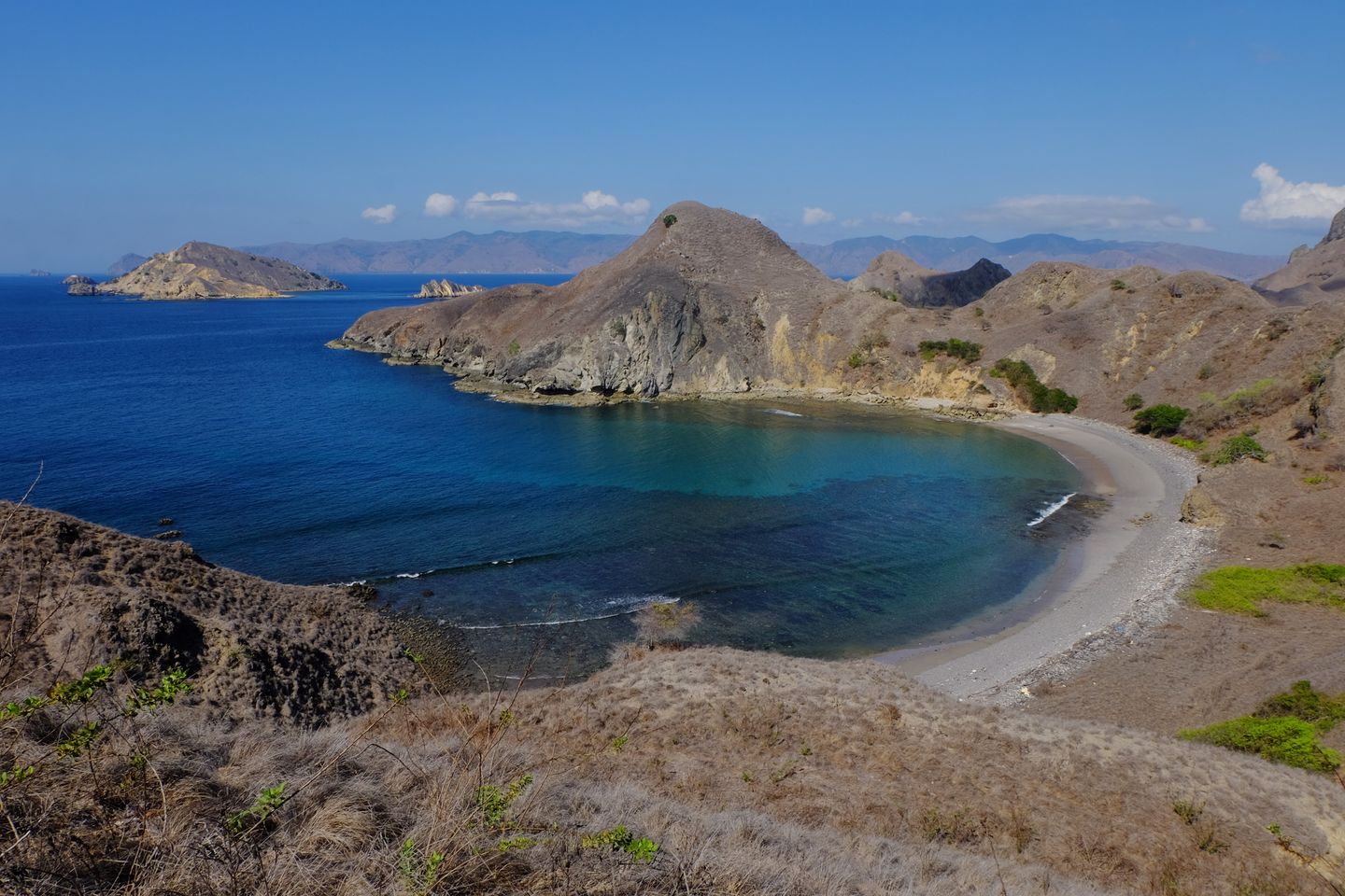 Pemandangan Pulau Padar dan perairan Labuan Bajo